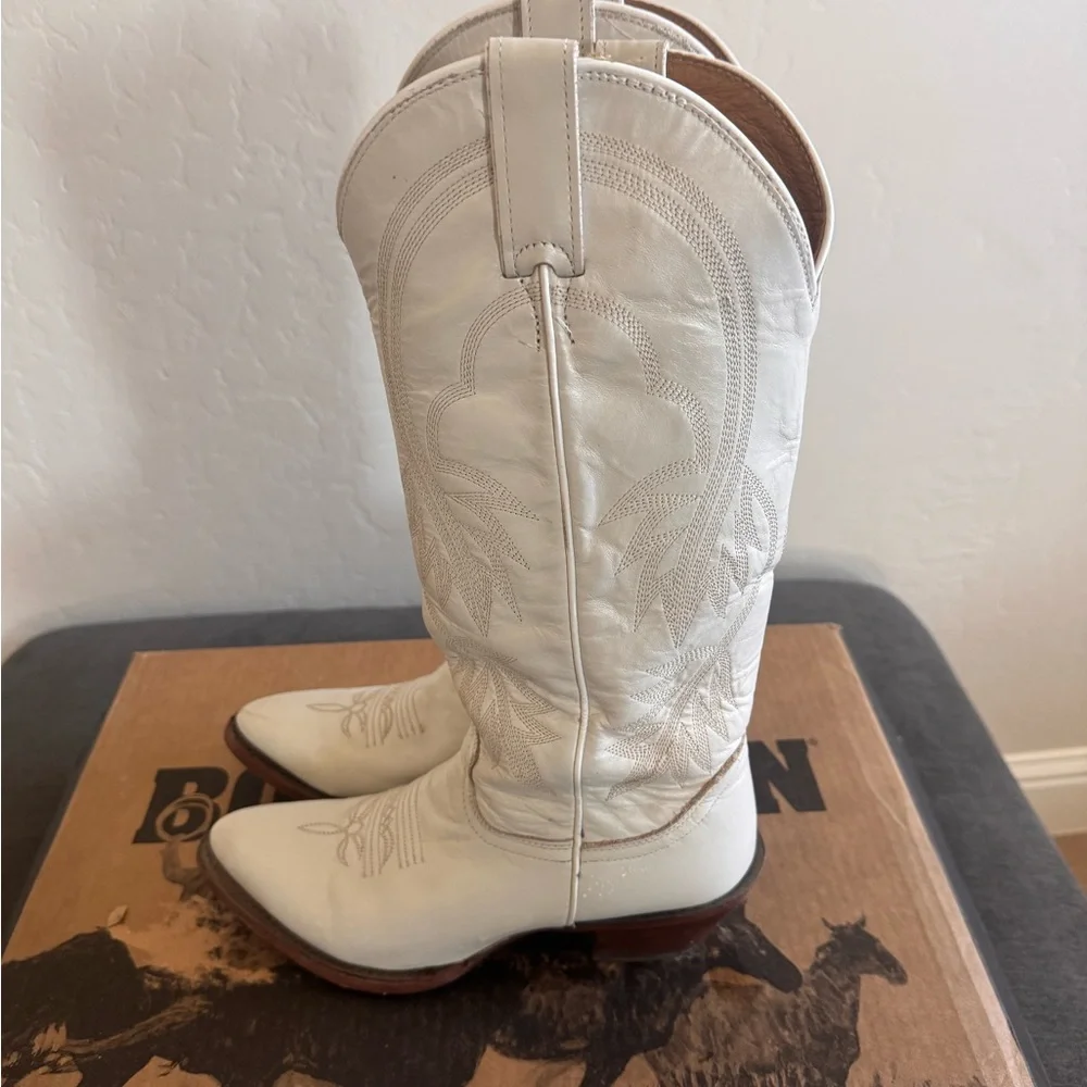 Idyllwind Cream Leather Heeled Boots - Picture 6 of 7